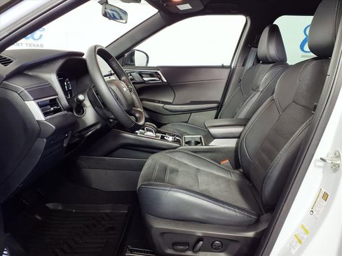 Used 2023 Mitsubishi Outlander SE image 7