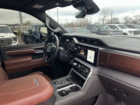 Used 2025 GMC Sierra 3500 Denali Ultimate image 10