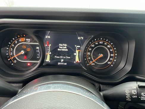 Used 2025 Jeep Wrangler Sahara image 29