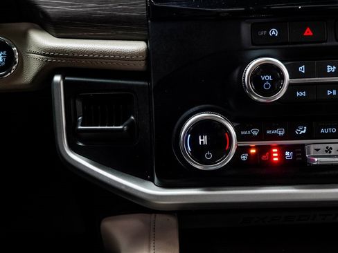 Used 2024 Ford Expedition Max Limited image 25