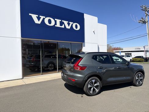 New 2026 Volvo XC40 B5 Core w/ Climate Package AWD/4WD image 4