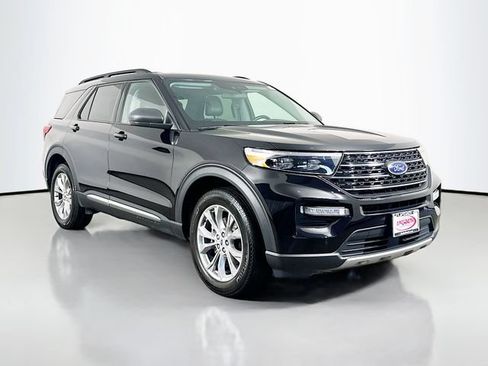 Used 2024 Ford Explorer XLT w/ Equipment Group 202A AWD/4WD image 18