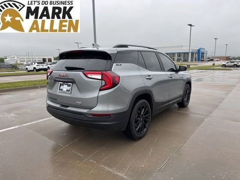 Used 2023 GMC Terrain SLE w/ Driver Convenience Package FWD image 5