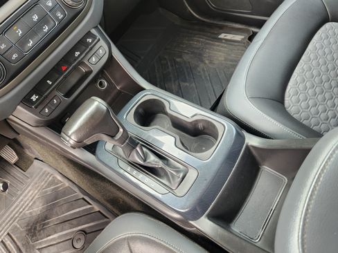 Used 2017 Chevrolet Colorado Z71 AWD/4WD image 14