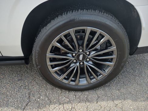 Certified 2025 Cadillac Escalade ESV Sport Platinum AWD/4WD image 36