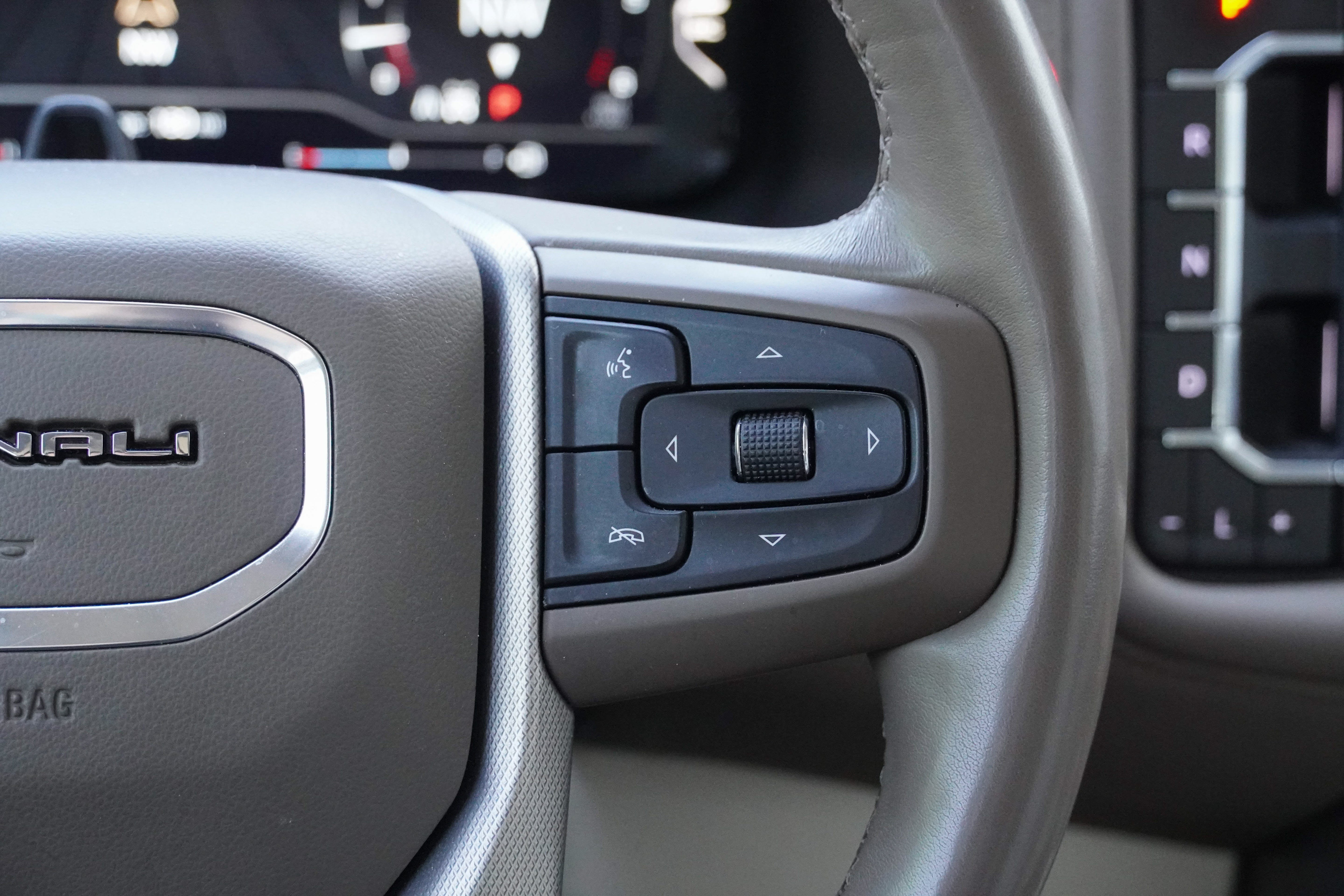 Used 2024 GMC Yukon Denali w/ Advanced Technology Package AWD/4WD image 23