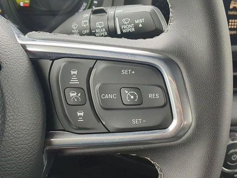 Certified 2025 Jeep Wrangler Unlimited Sahara w/ Safety Group image 30