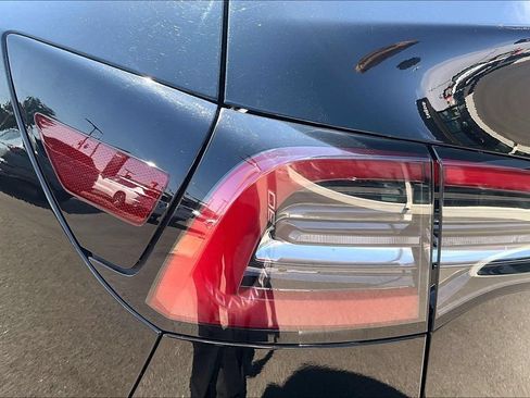 Used 2021 Tesla Model Y Long Range AWD/4WD image 30