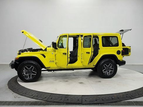 Used 2024 Jeep Wrangler Unlimited Sahara AWD/4WD image 12