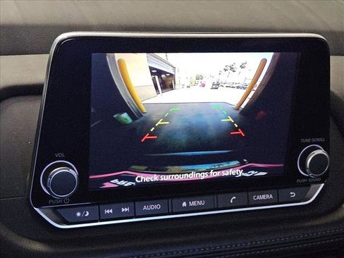 Used 2024 Nissan Rogue S FWD image 13