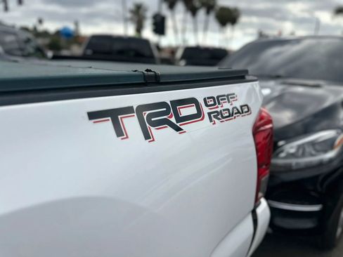 Used 2017 Toyota Tacoma TRD Off-Road RWD image 28