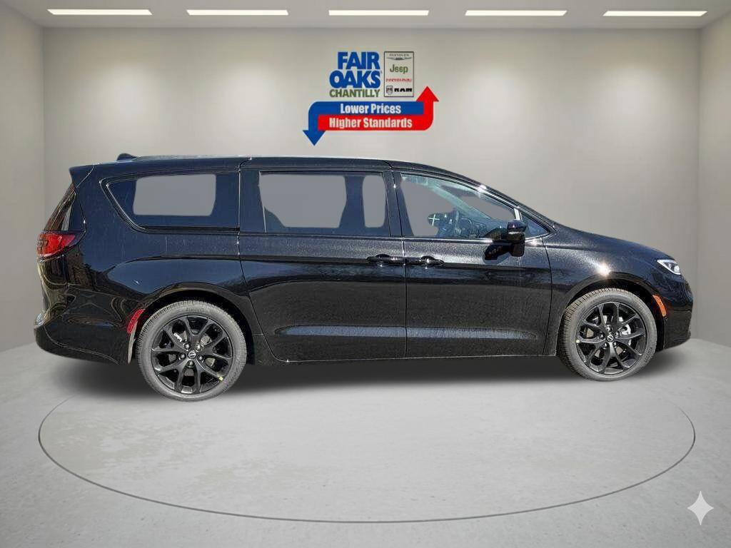 New 2026 Chrysler Pacifica Select w/ S Appearance Package FWD image 6