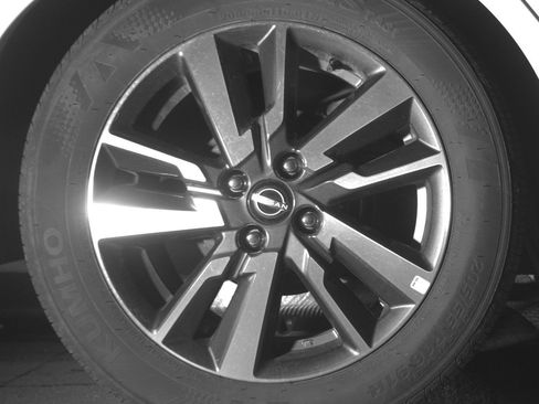 Used 2025 Nissan Versa SV FWD image 18