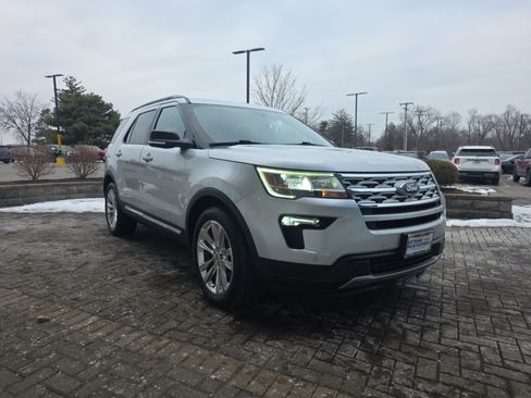 Used 2019 Ford Explorer XLT w/ Equipment Group 202A image 7