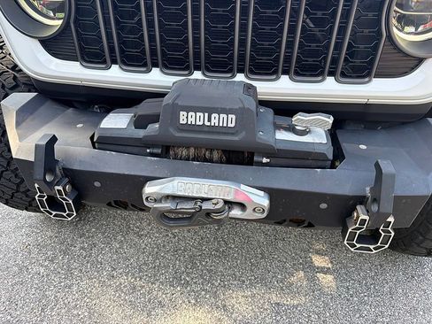 Used 2021 Jeep Gladiator Rubicon AWD/4WD image 11