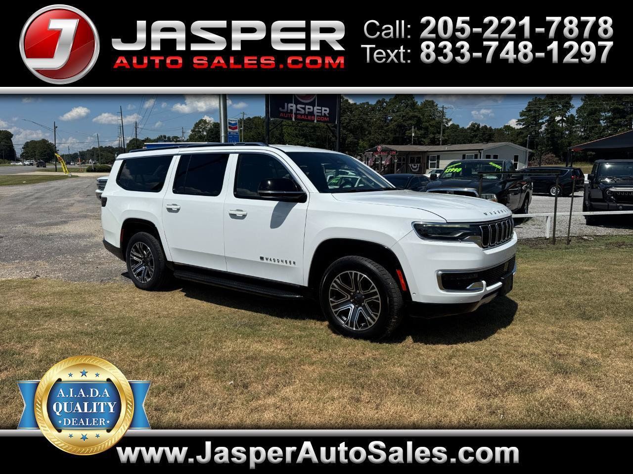 Used 2024 Jeep Wagoneer L Series II RWD image 1