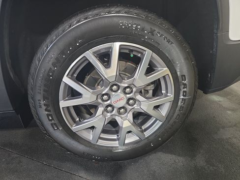 Used 2020 GMC Acadia SLT FWD image 34