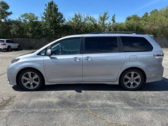 Used 2018 Toyota Sienna SE FWD image 6