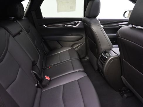 Certified 2023 Cadillac XT5 Sportv w/ Technology Package image 18