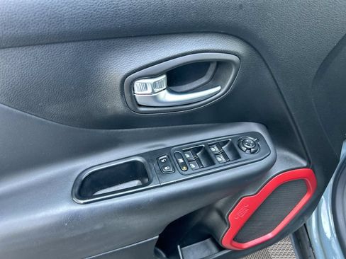 Used 2016 Jeep Renegade Trailhawk w/ Cold Weather Group AWD/4WD image 21