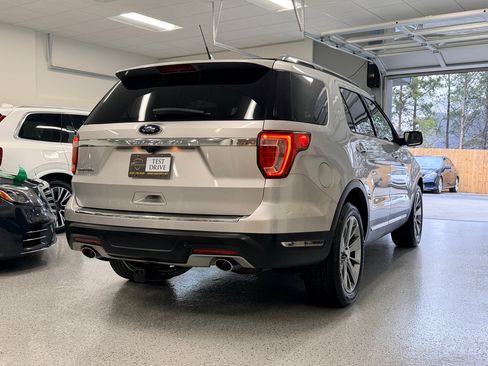 Used 2018 Ford Explorer Limited image 8