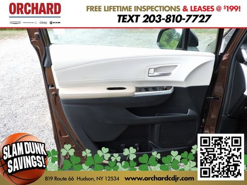 Used 2022 Toyota Sienna XLE image 30