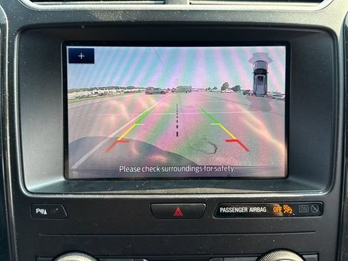 Used 2019 Ford Explorer XLT w/ Equipment Group 202A AWD/4WD image 31