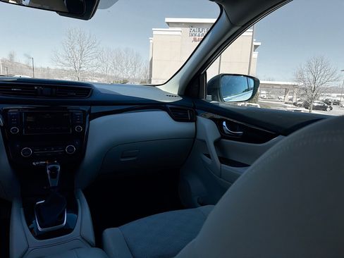 Used 2022 Nissan Rogue Sport SV image 23