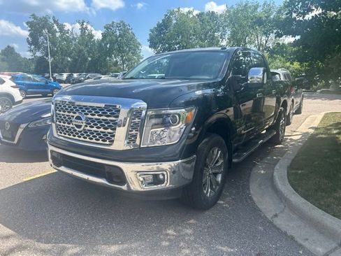 Used 2018 Nissan Titan SL w/ Chrome Package AWD/4WD image 2