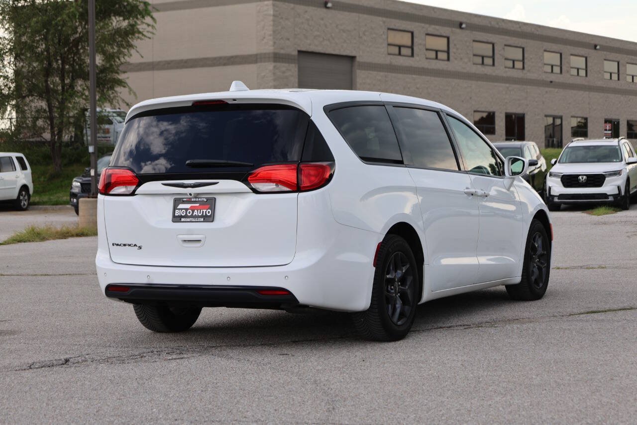 Used 2018 Chrysler Pacifica Touring Plus w/ S Appearance Package FWD image 9
