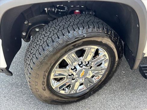 Certified 2025 Chevrolet Silverado 2500 High Country w/ High Country Premium Package AWD/4WD image 24