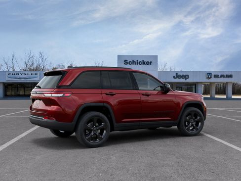 New 2025 Jeep Grand Cherokee Altitude image 30