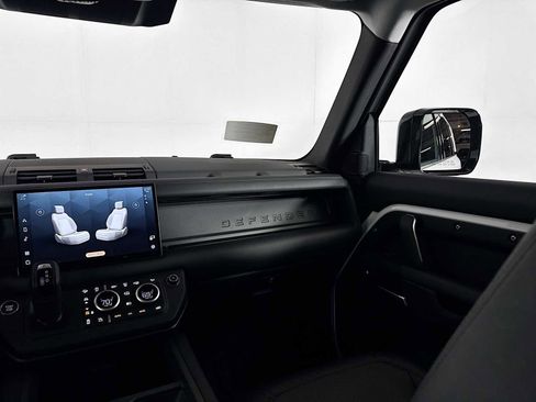 Used 2025 Land Rover Defender 110 S image 26