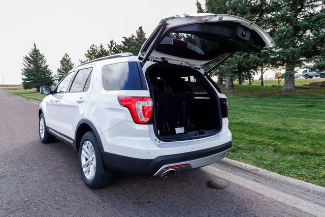 Used 2016 Ford Explorer XLT w/ Equipment Group 202A FWD image 8