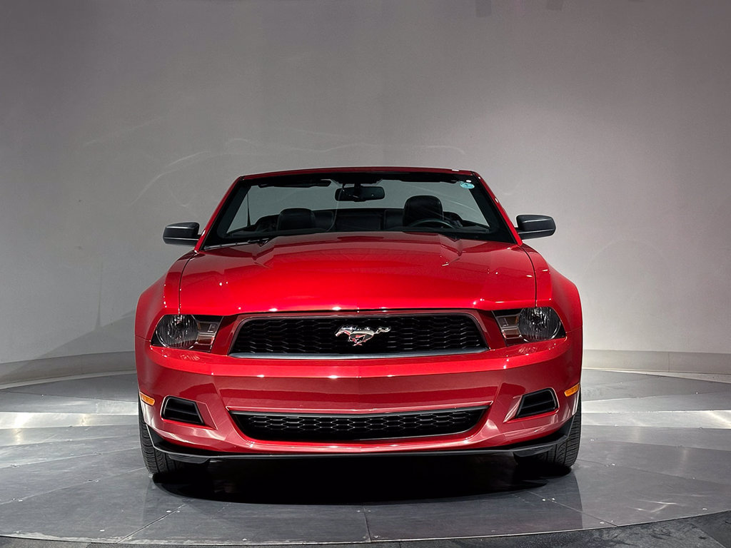 Used 2010 Ford Mustang Convertible RWD image 3