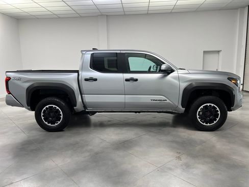 Used 2024 Toyota Tacoma TRD Off-Road AWD/4WD image 8