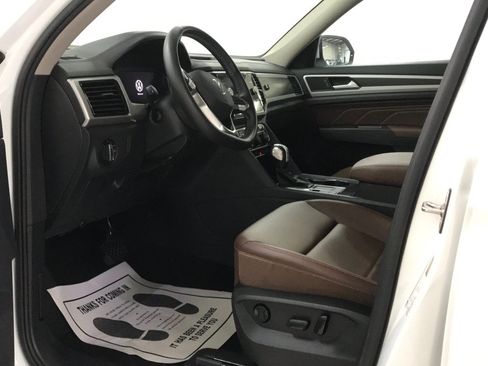 Used 2023 Volkswagen Atlas SE w/ Panoramic Sunroof Package FWD image 9