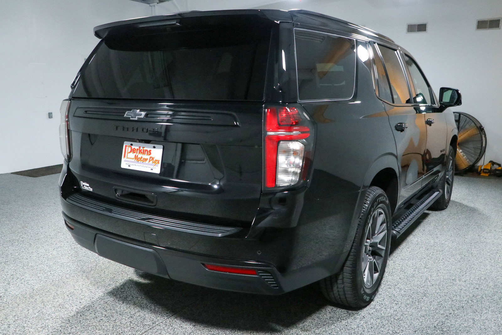 Used 2023 Chevrolet Tahoe Z71 w/ Luxury Package AWD/4WD image 7