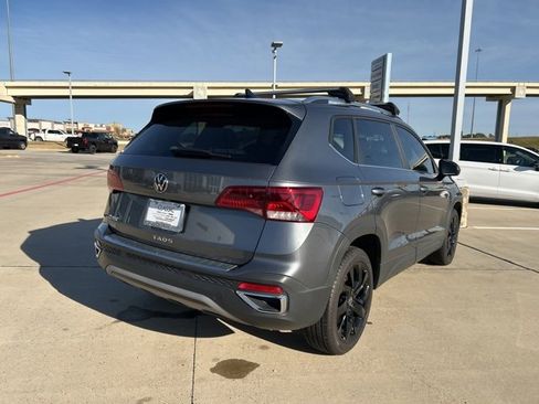 Used 2022 Volkswagen Taos SE image 12