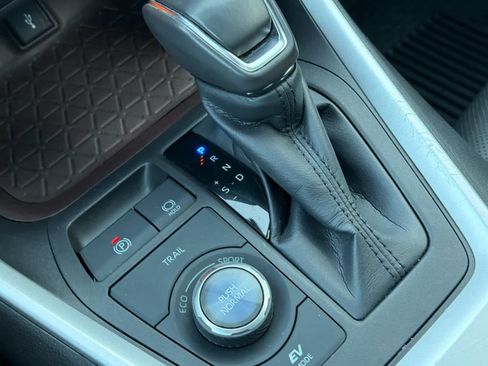 Used 2022 Toyota RAV4 Limited image 21