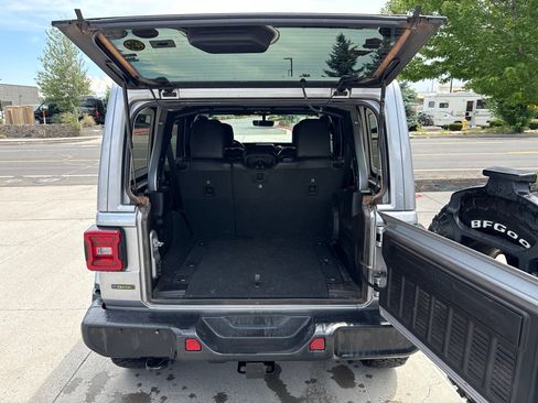 Used 2021 Jeep Wrangler Unlimited Sahara AWD/4WD image 5