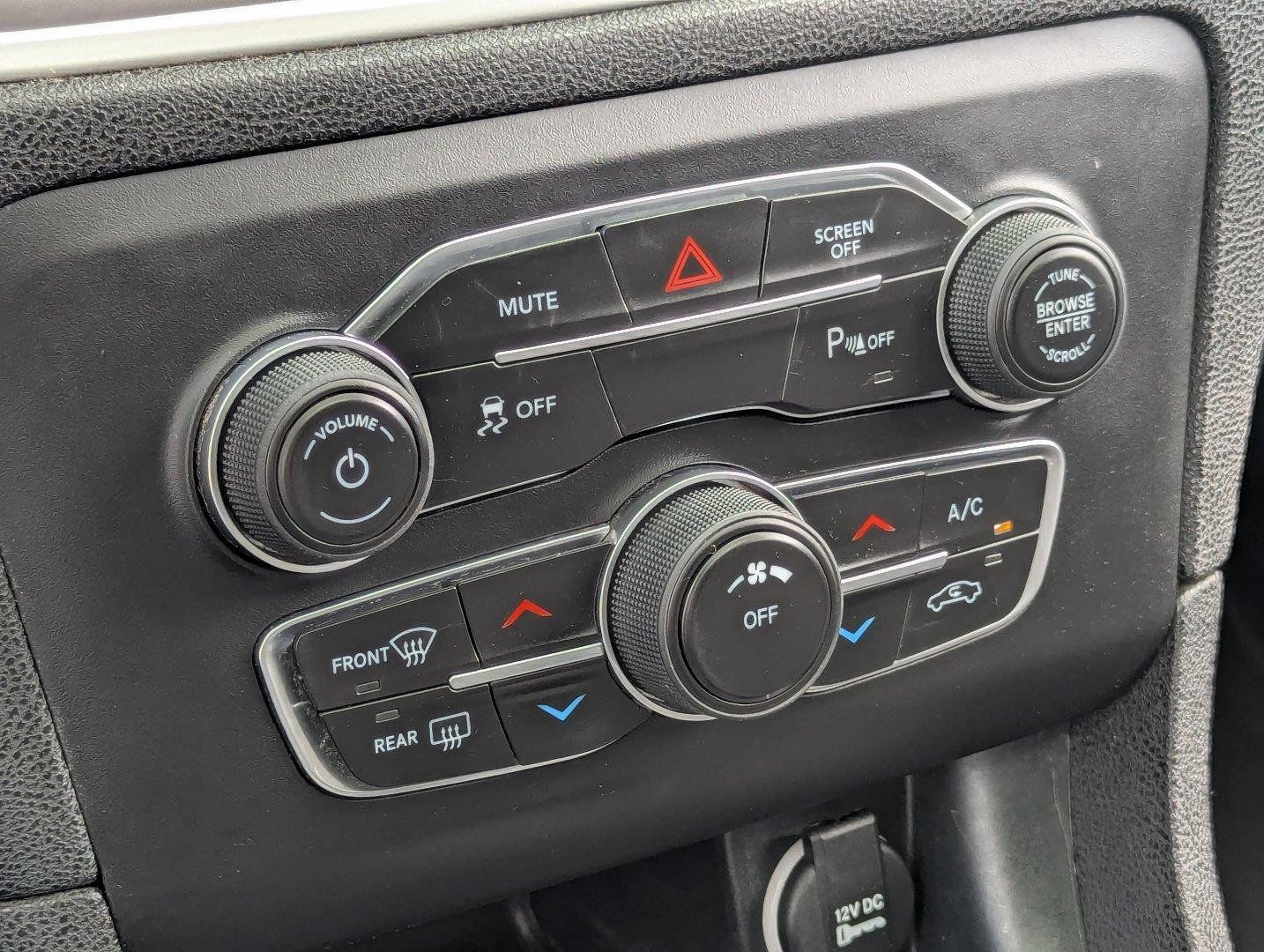 Used 2019 Dodge Charger SXT RWD image 20