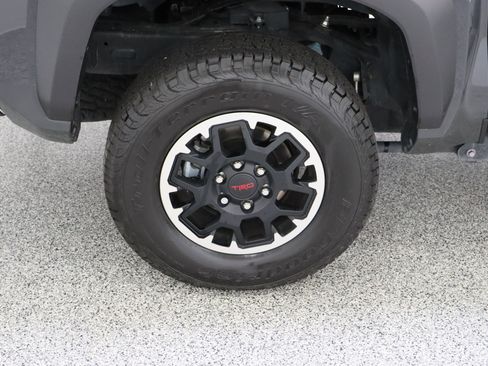 Certified 2025 Toyota Tacoma TRD Off-Road AWD/4WD image 6