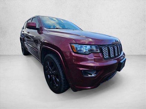 Used 2018 Jeep Grand Cherokee Altitude image 2
