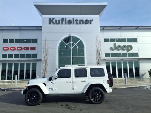 Used 2021 Jeep Wrangler Unlimited Sahara AWD/4WD image 1