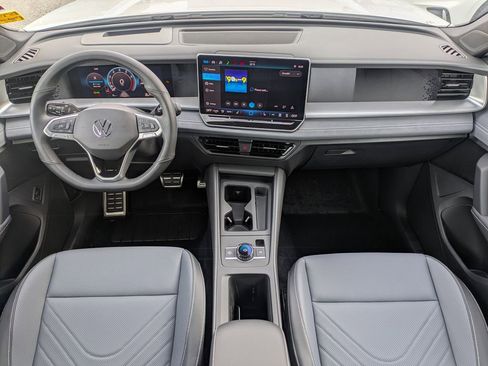 New 2026 Volkswagen Tiguan SE R-Line FWD image 18