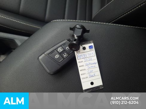 Used 2024 Volkswagen Jetta SE image 34