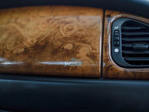 Used 2003 Jaguar XK8 Coupe image 25