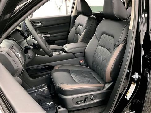 New 2026 Nissan Pathfinder Platinum image 10