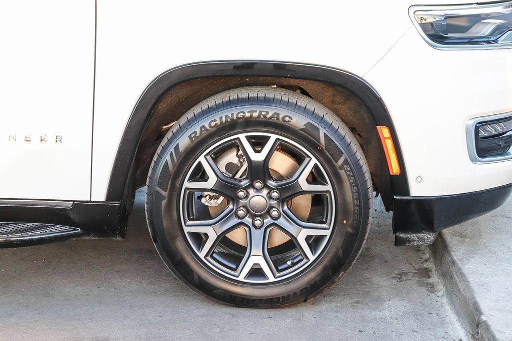 Used 2024 Jeep Wagoneer Series III AWD/4WD image 11